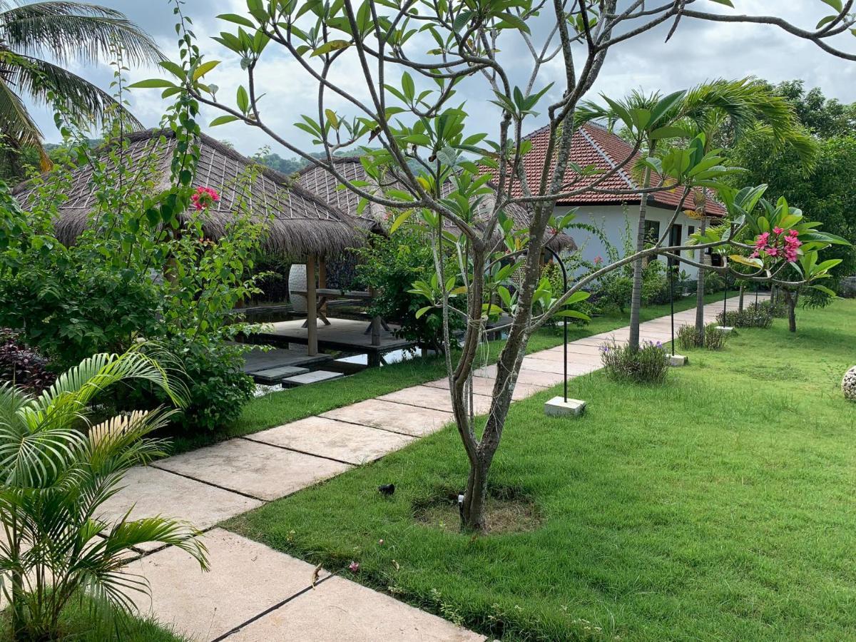 The Club Villas Lombok Sekotong Exterior photo