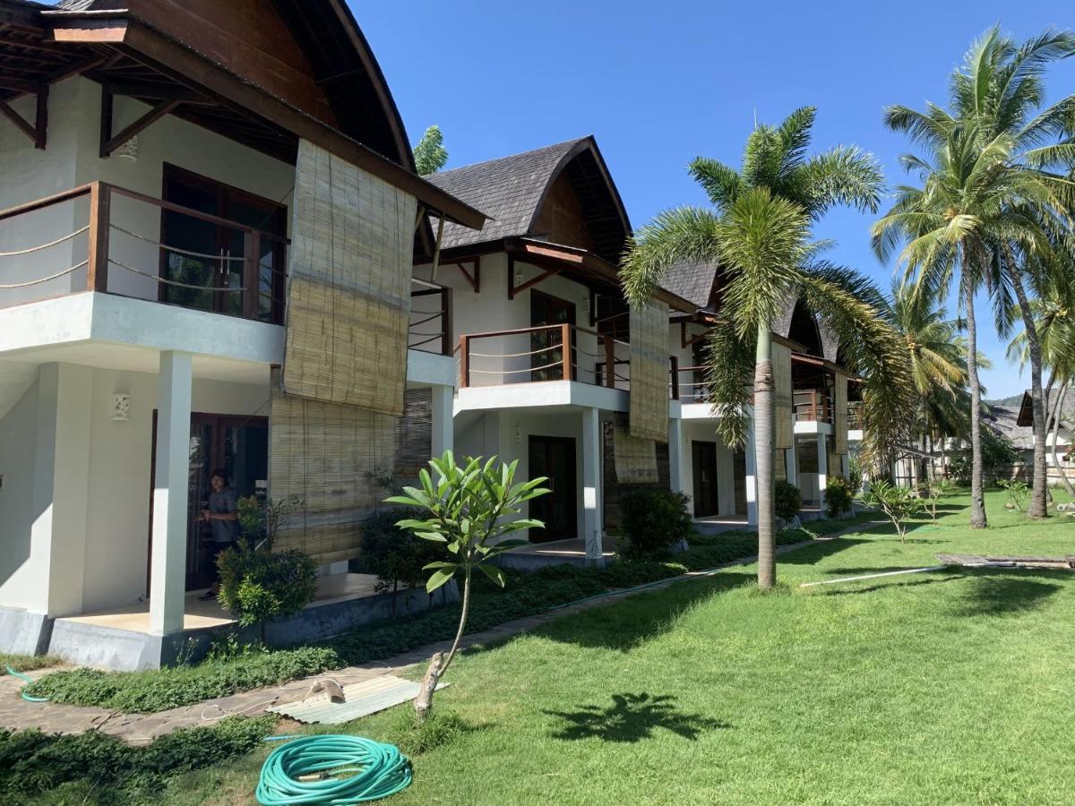 The Club Villas Lombok Sekotong Exterior photo