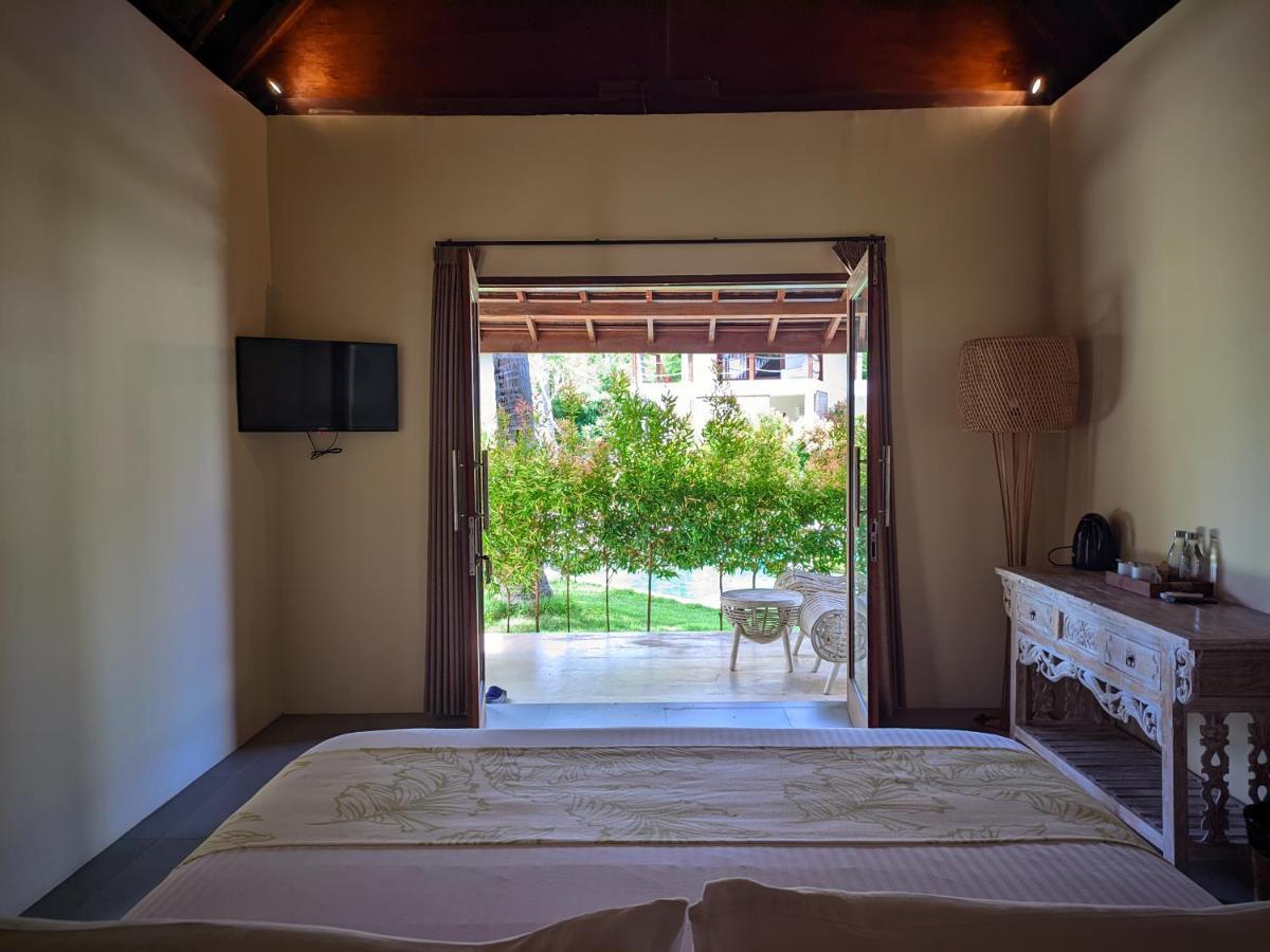 The Club Villas Lombok Sekotong Exterior photo
