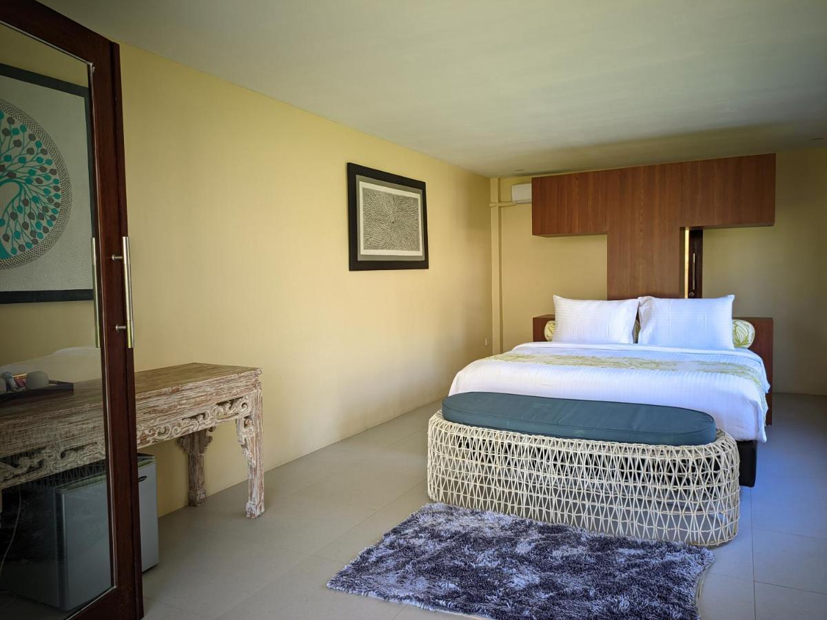 The Club Villas Lombok Sekotong Exterior photo