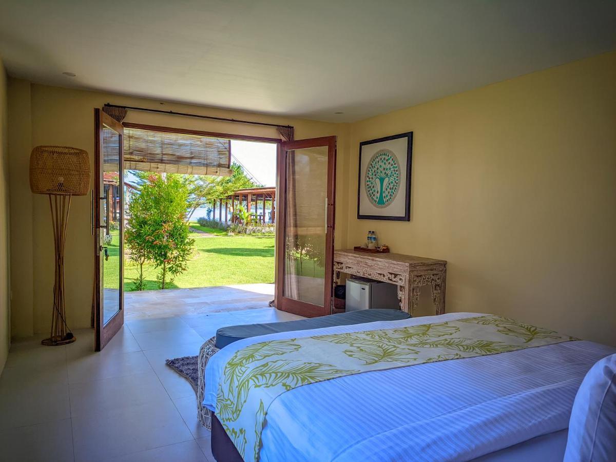 The Club Villas Lombok Sekotong Exterior photo
