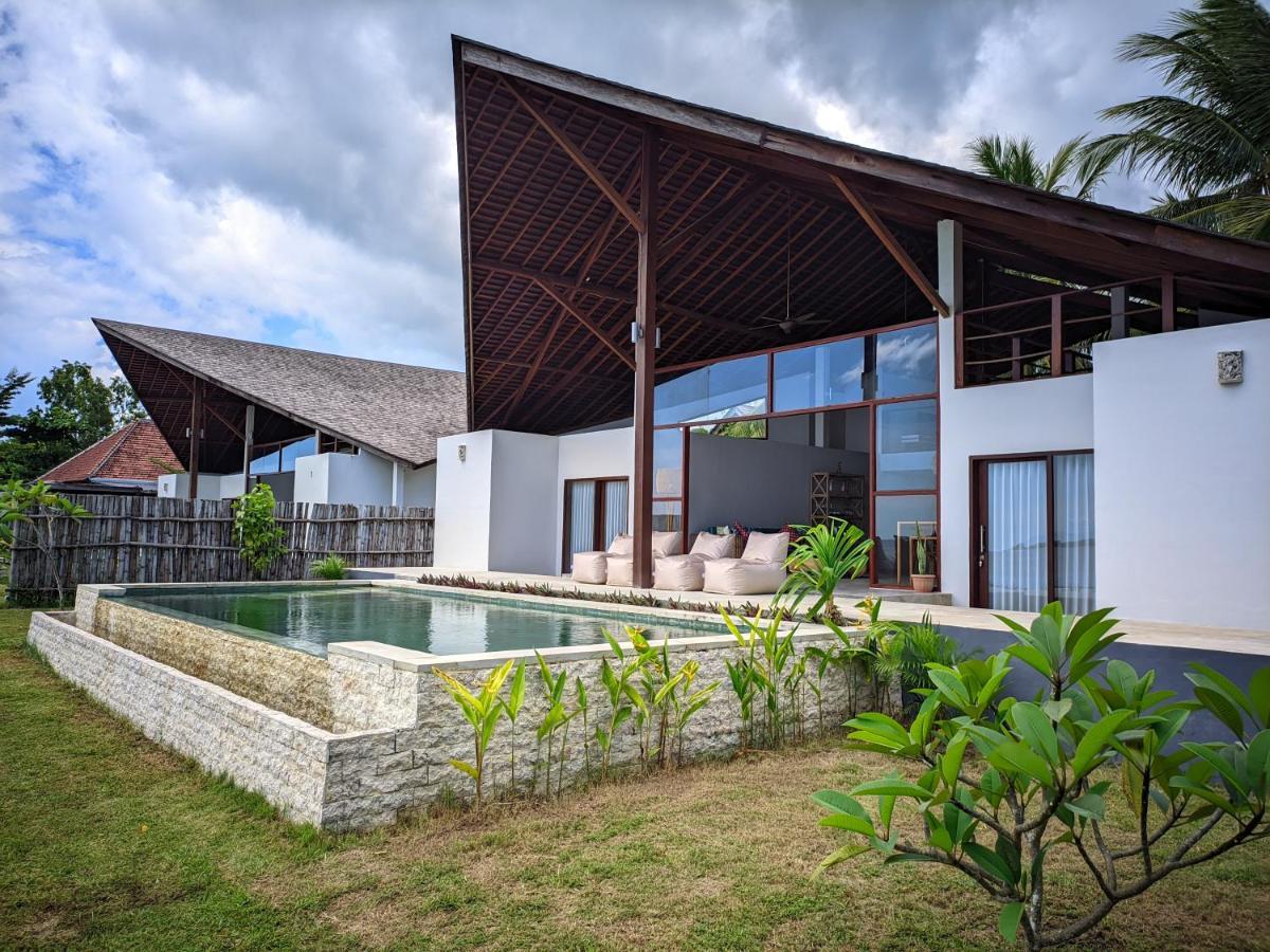 The Club Villas Lombok Sekotong Exterior photo
