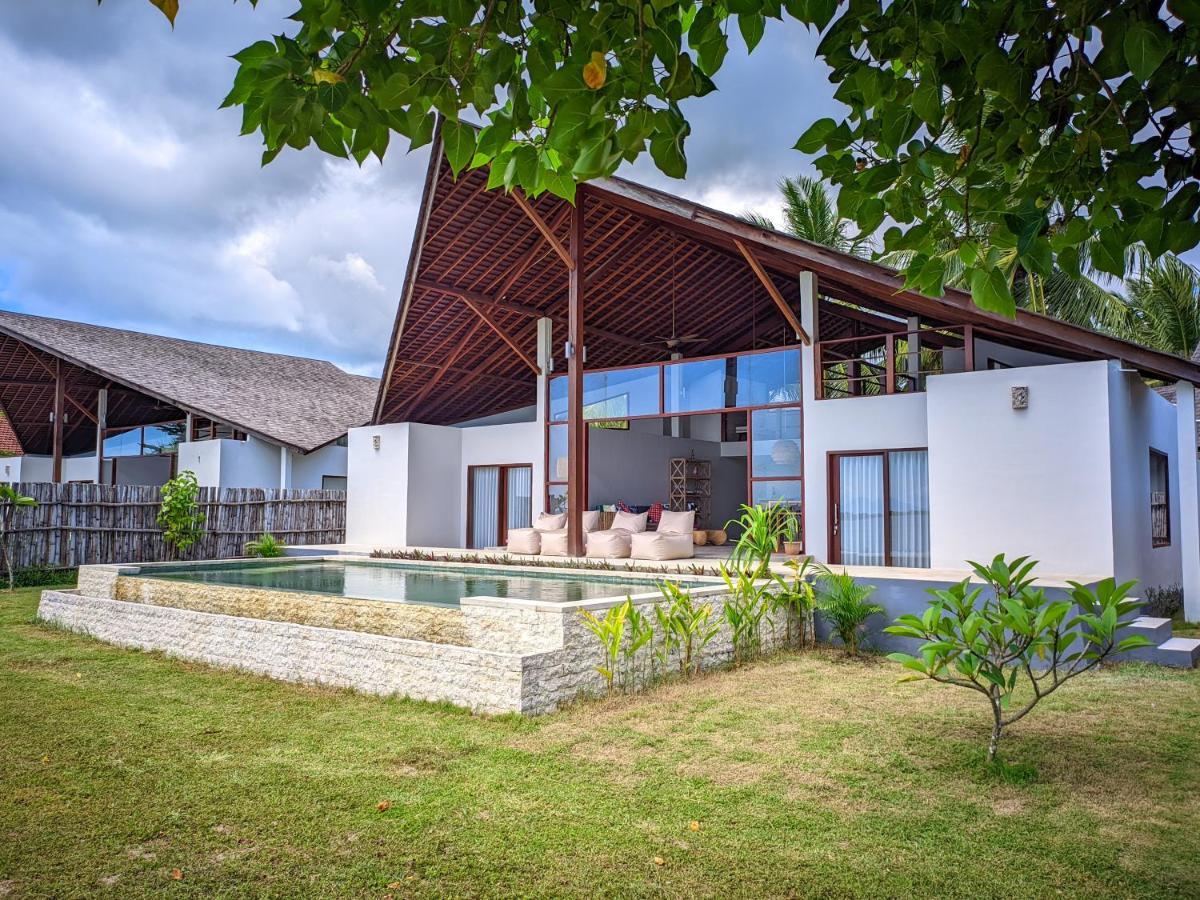 The Club Villas Lombok Sekotong Exterior photo